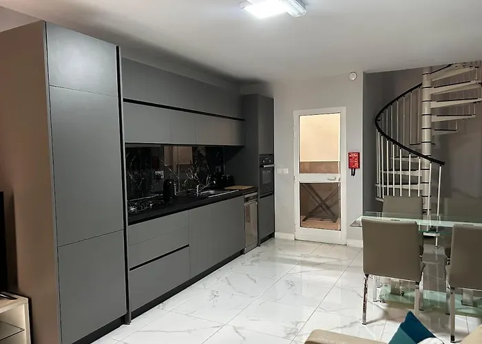 1 Bedroom Steps Away From Seafront Apartment *