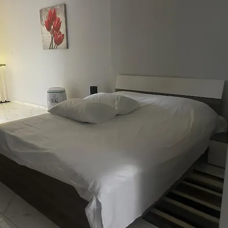 1 Bedroom Steps Away From Seafront * Σλιέμα